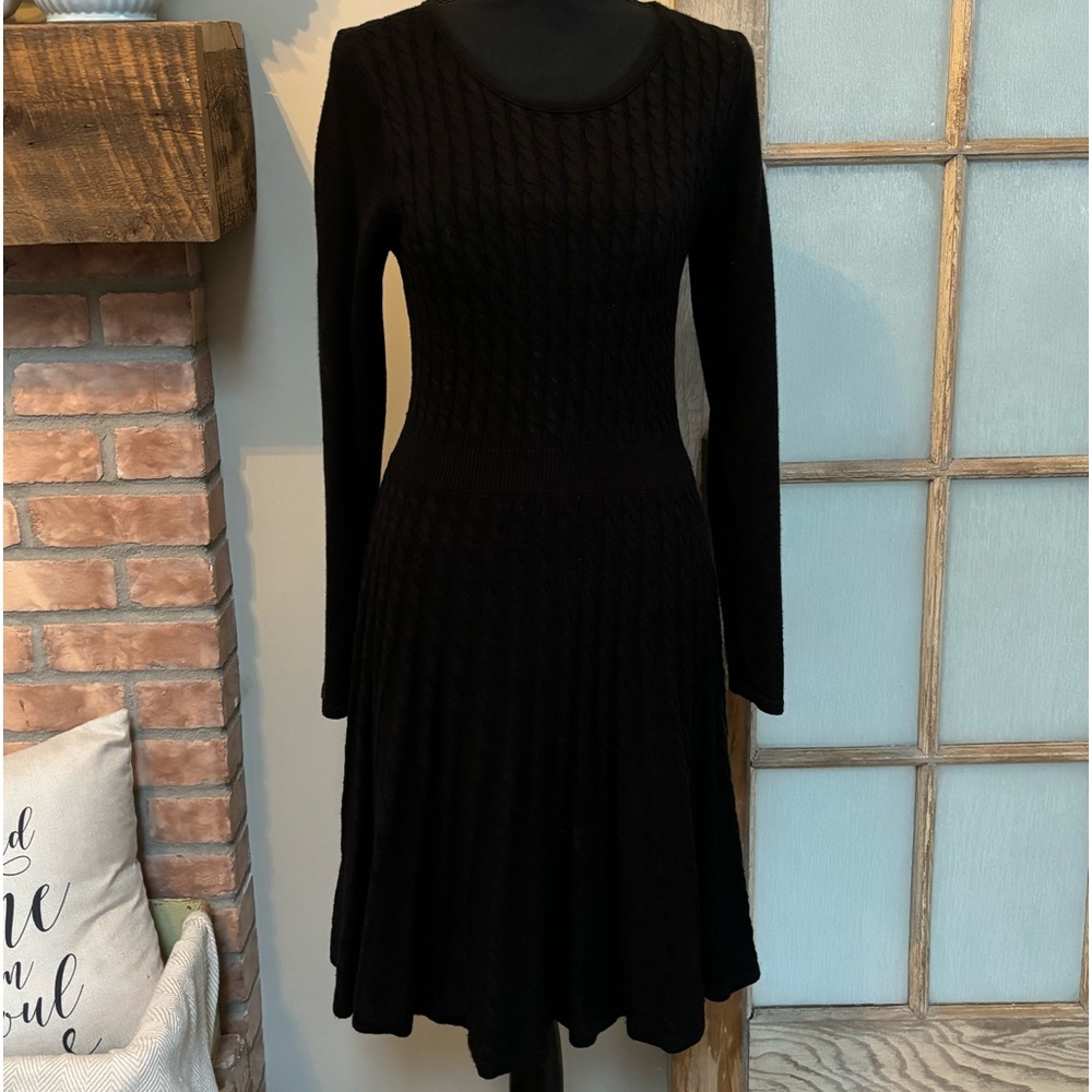 Calvin Klein knitted dress, very good quality, good condition, size M.